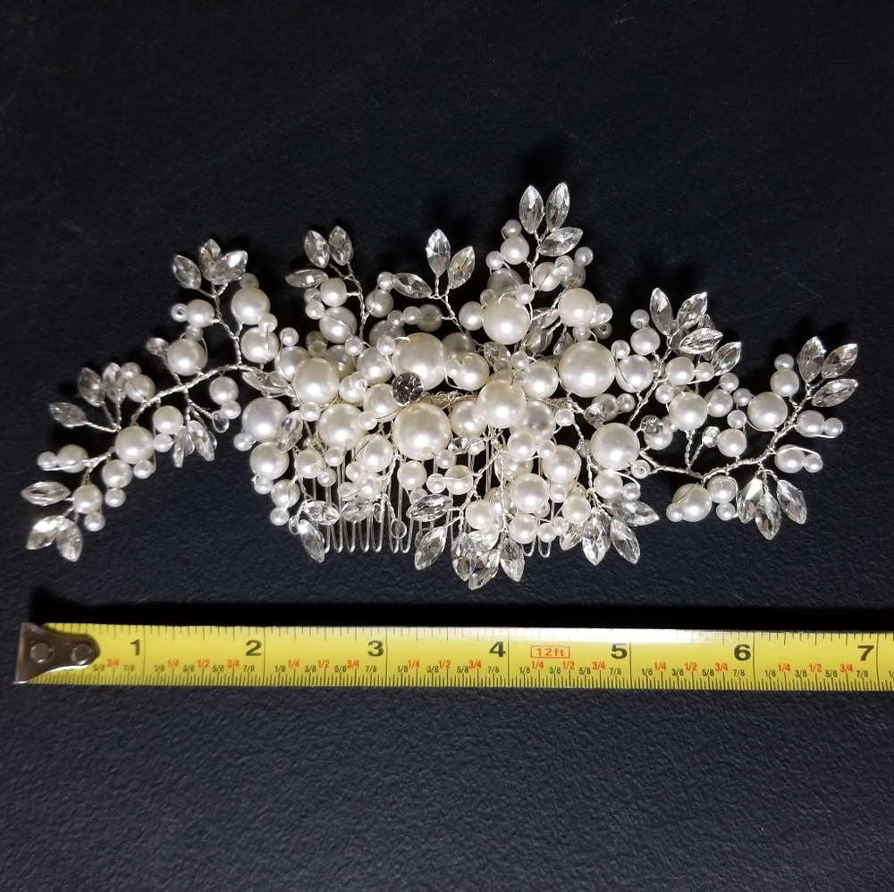 Pearl and rhinestone bridal hair comb